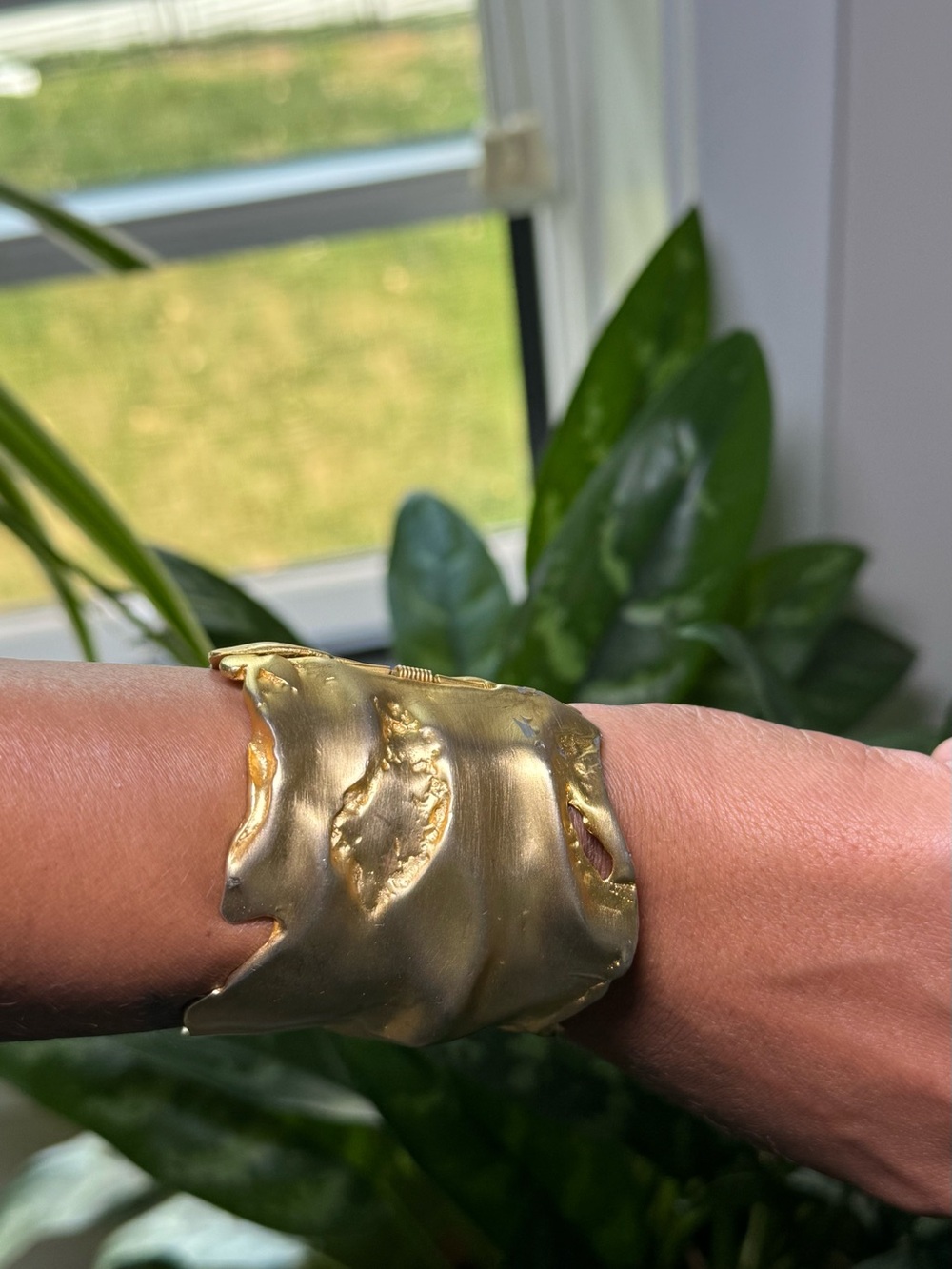 VINTAGE Kenneth Jay Lane Molten Gold Cuff - Picture 8 of 14